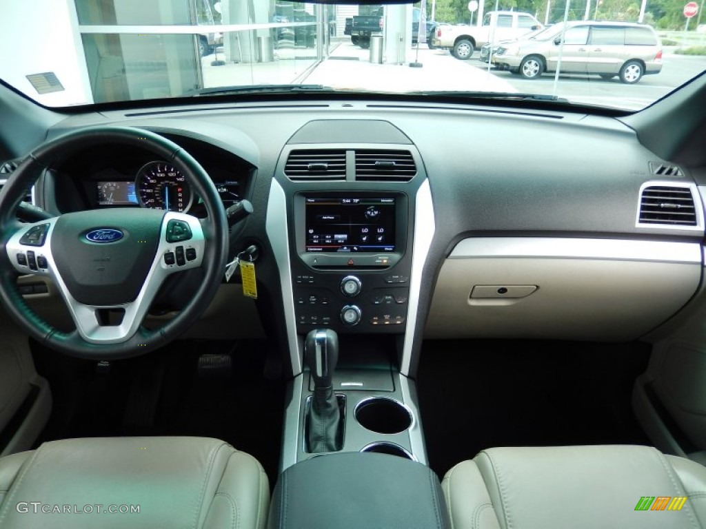 2013 Ford Explorer XLT Dashboard Photos