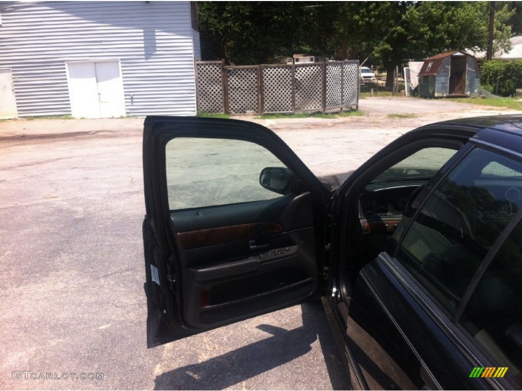 2008 Grand Marquis LS - Black Clearcoat / Charcoal Black photo #11