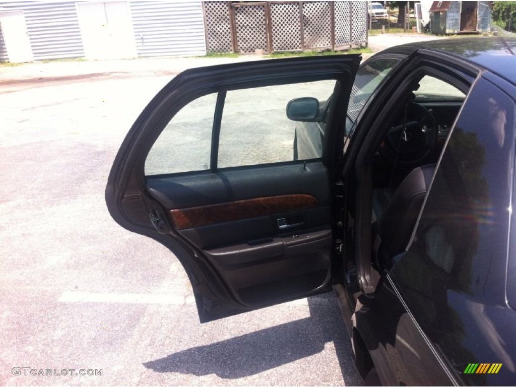 2008 Grand Marquis LS - Black Clearcoat / Charcoal Black photo #16