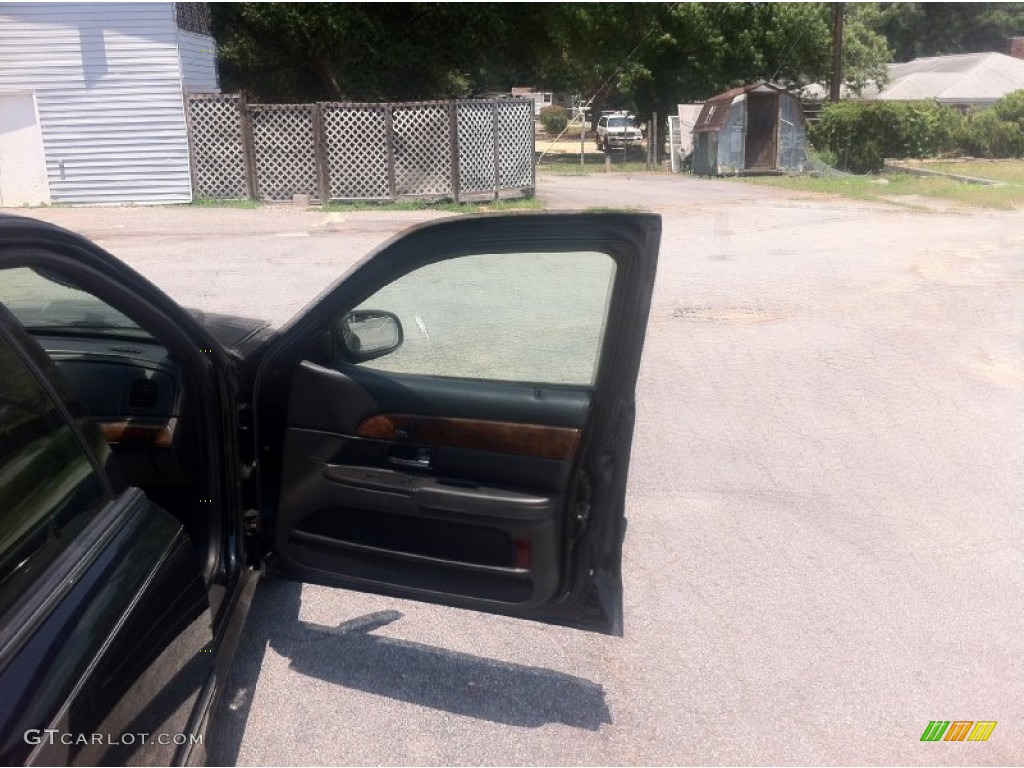 2008 Grand Marquis LS - Black Clearcoat / Charcoal Black photo #22