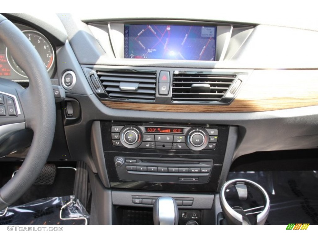 2014 BMW X1 xDrive35i Controls Photos