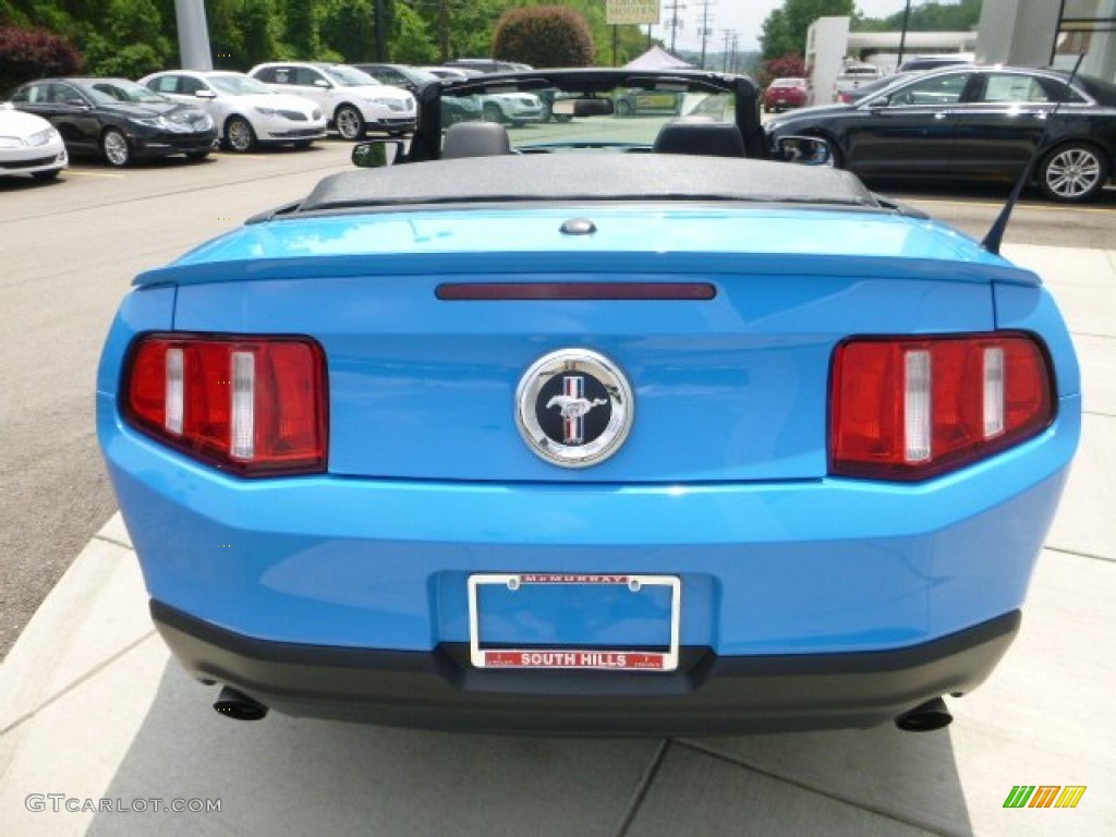2011 Mustang V6 Premium Convertible - Grabber Blue / Charcoal Black photo #4