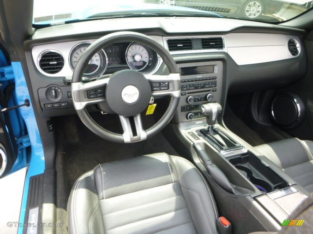 2011 Mustang V6 Premium Convertible - Grabber Blue / Charcoal Black photo #17