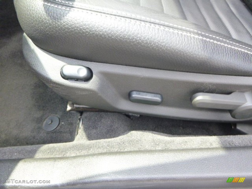 2011 Mustang V6 Premium Convertible - Grabber Blue / Charcoal Black photo #19