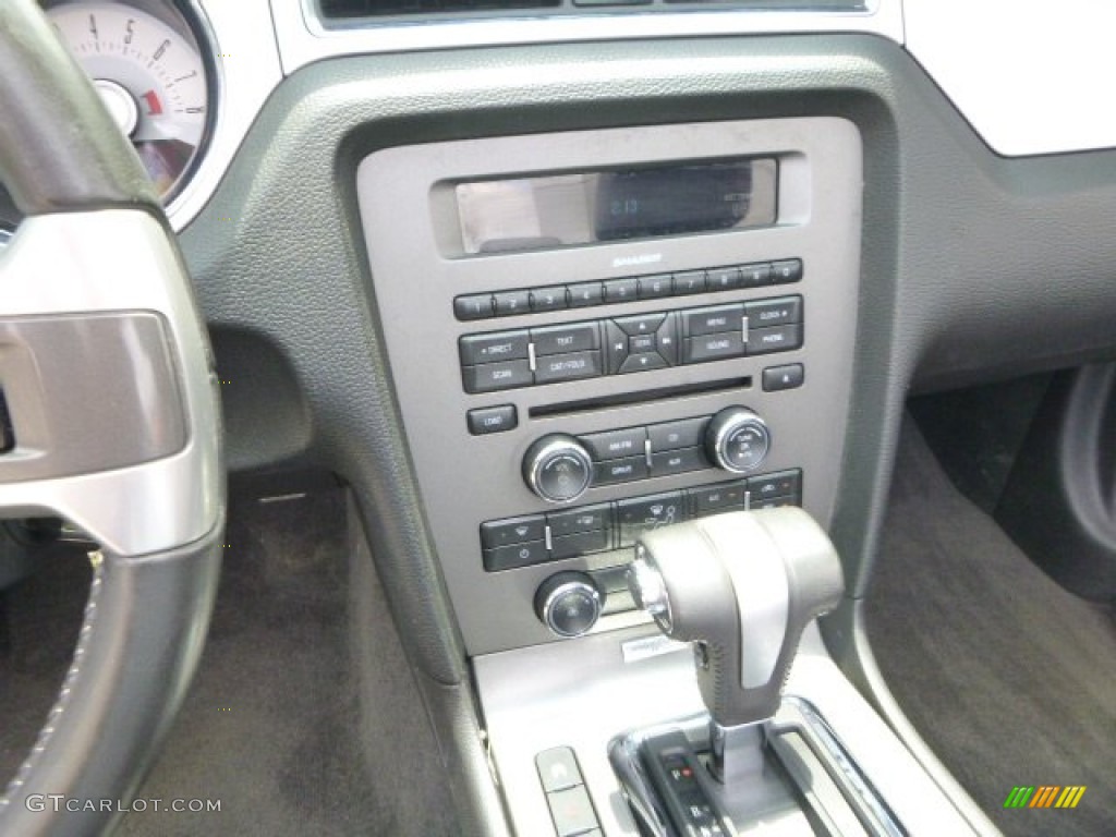 2011 Mustang V6 Premium Convertible - Grabber Blue / Charcoal Black photo #23