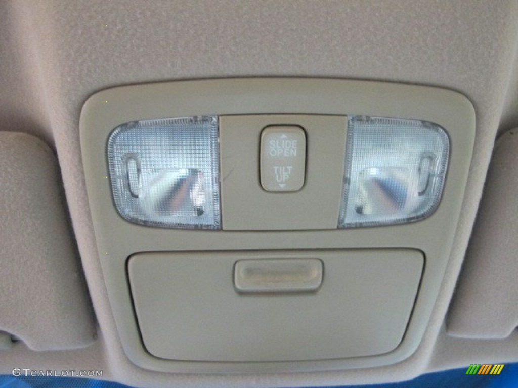 2008 Solara SE V6 Coupe - Super Red 5 / Ivory photo #24