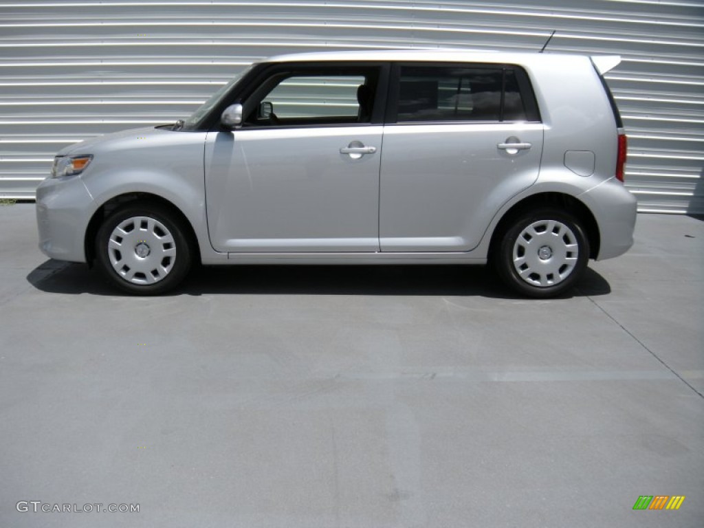 Classic Silver Metallic 2014 Scion xB Standard xB Model Exterior Photo #94595095