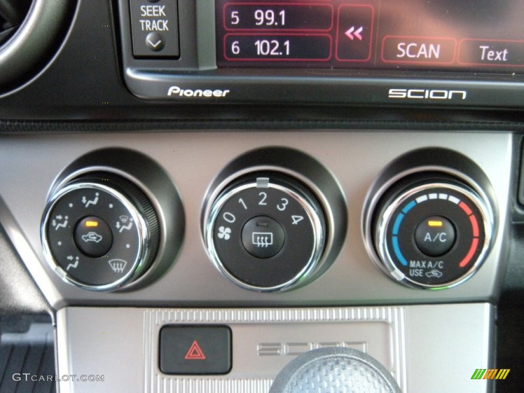 2014 Scion xB Standard xB Model Controls Photo #94595632