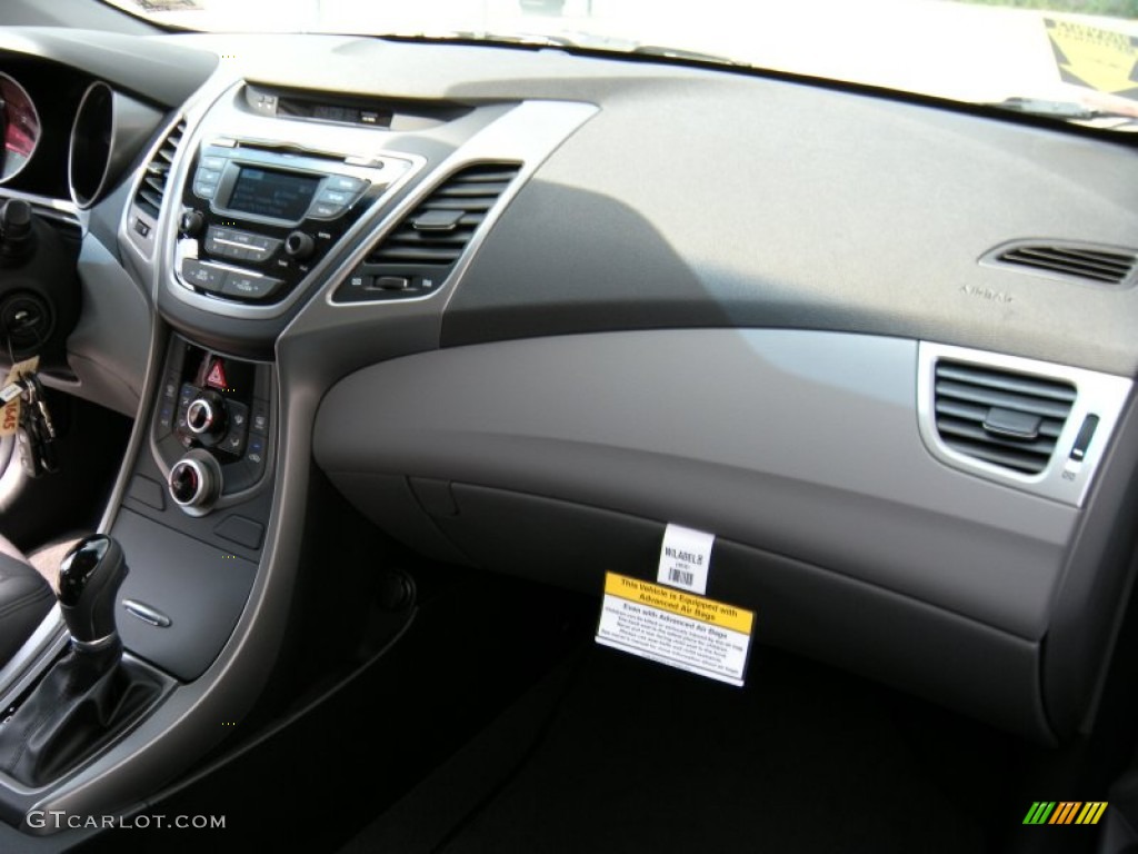 2014 Elantra SE Sedan - Red / Gray photo #17