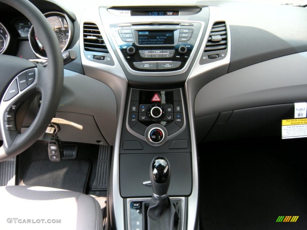 2014 Elantra SE Sedan - Red / Gray photo #25