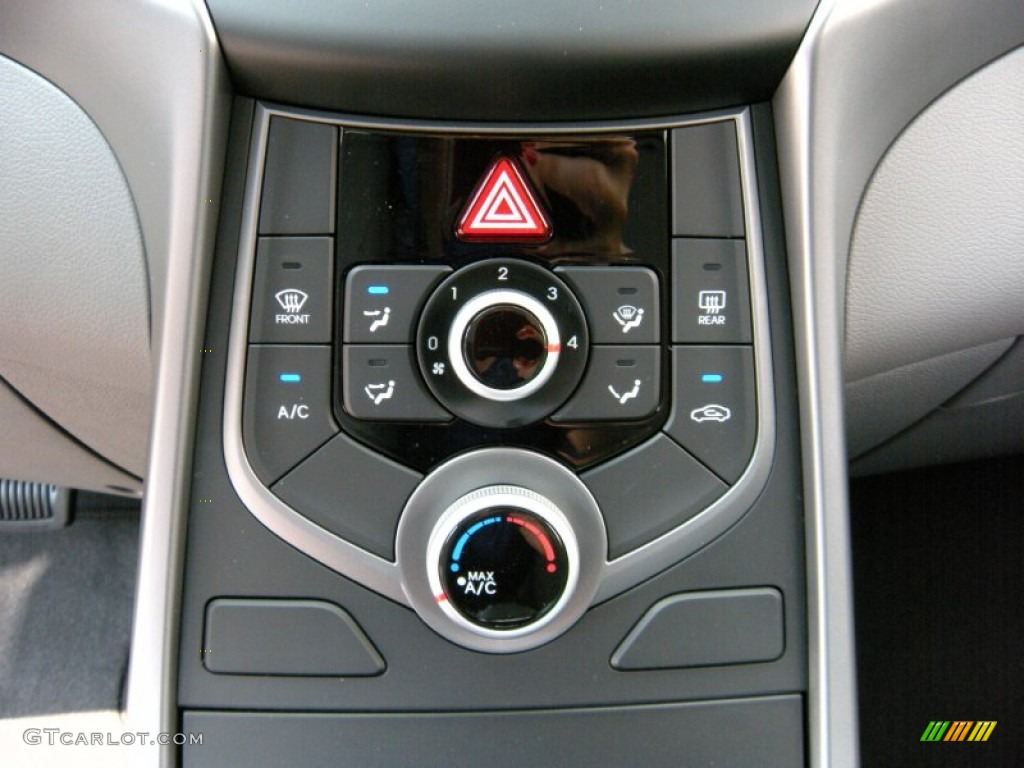 2014 Elantra SE Sedan - Red / Gray photo #27