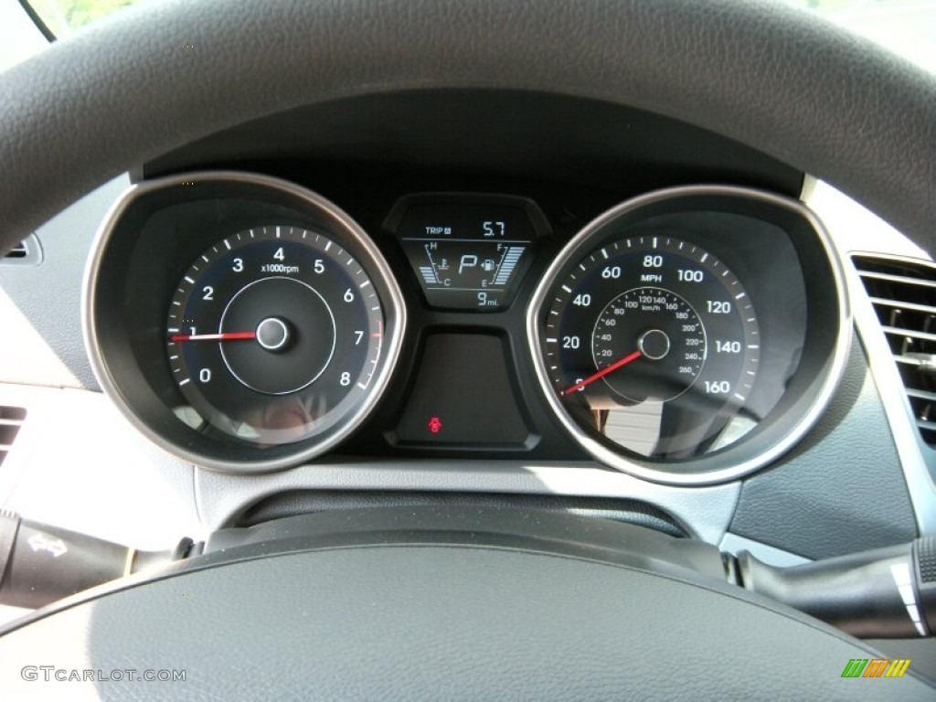 2014 Elantra SE Sedan - Red / Gray photo #30