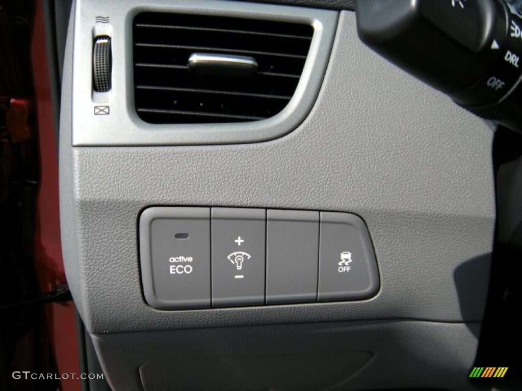 2014 Elantra SE Sedan - Red / Gray photo #31