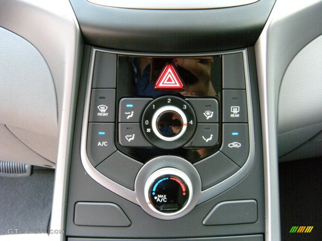 2014 Elantra SE Sedan - Red / Gray photo #27