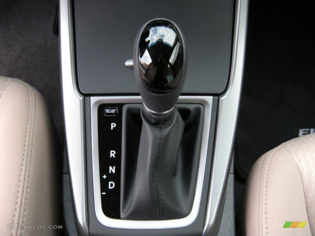 2014 Elantra SE Sedan - Red / Beige photo #28