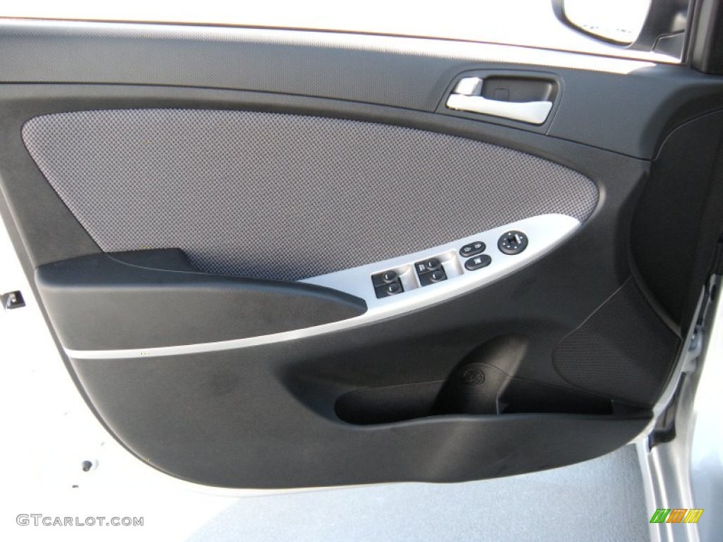 2013 Accent GS 5 Door - Ironman Silver / Black photo #29