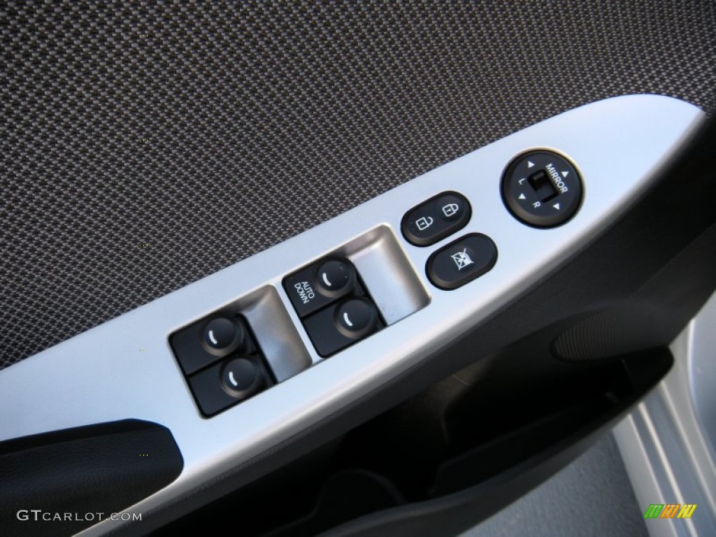 2013 Accent GS 5 Door - Ironman Silver / Black photo #30