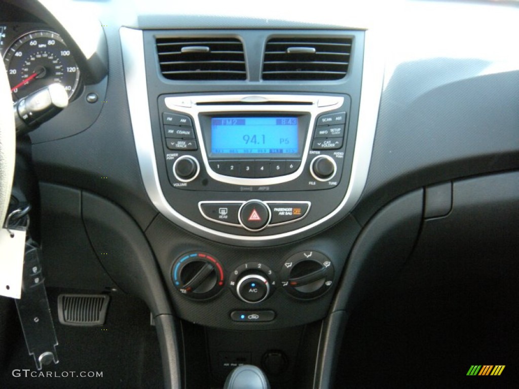 2013 Accent GS 5 Door - Ironman Silver / Black photo #34