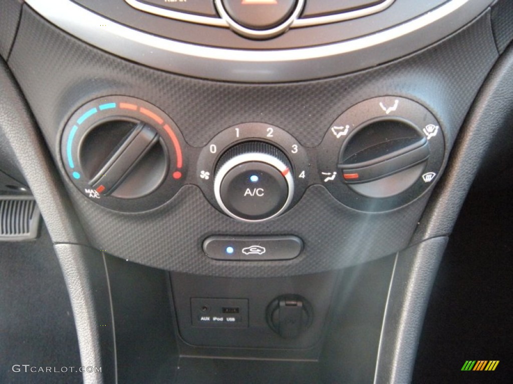 2013 Accent GS 5 Door - Ironman Silver / Black photo #36