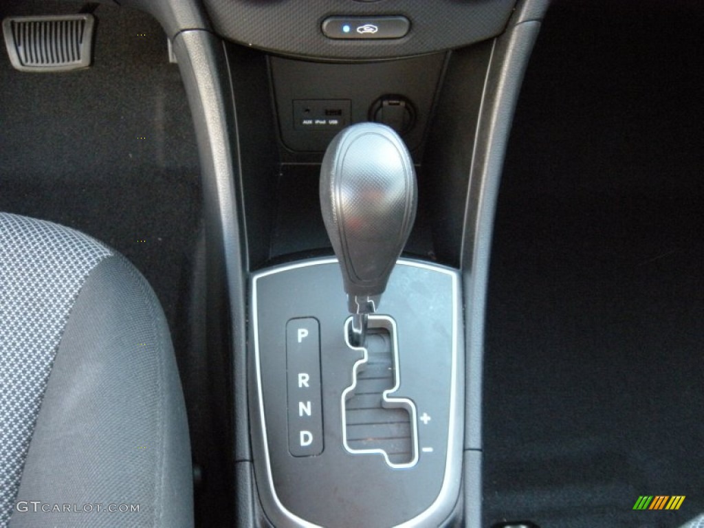 2013 Accent GS 5 Door - Ironman Silver / Black photo #37