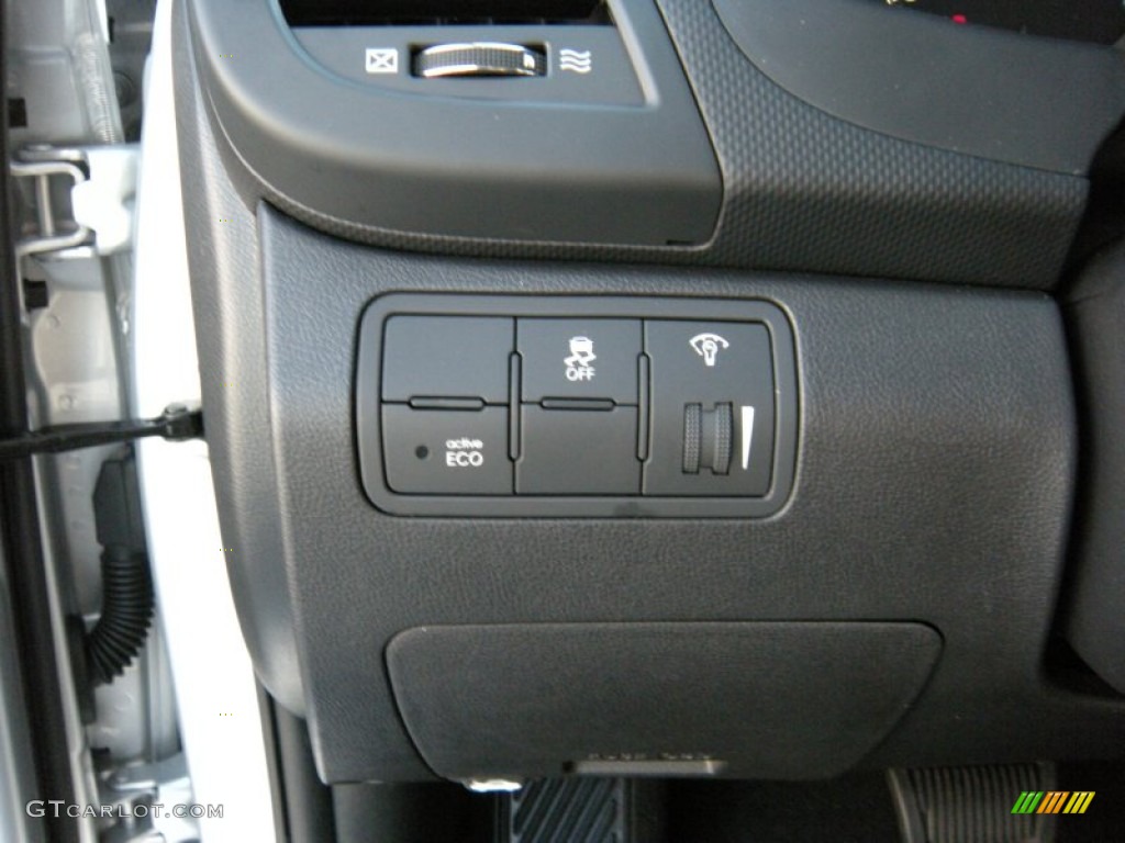 2013 Accent GS 5 Door - Ironman Silver / Black photo #41