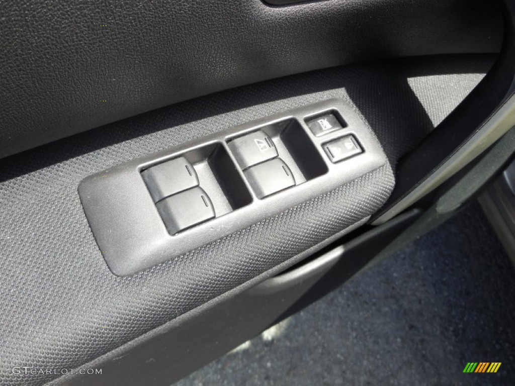 2011 Rogue S AWD - Platinum Graphite / Black photo #16