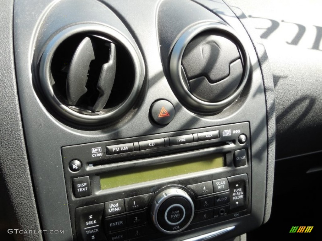 2011 Rogue S AWD - Platinum Graphite / Black photo #19