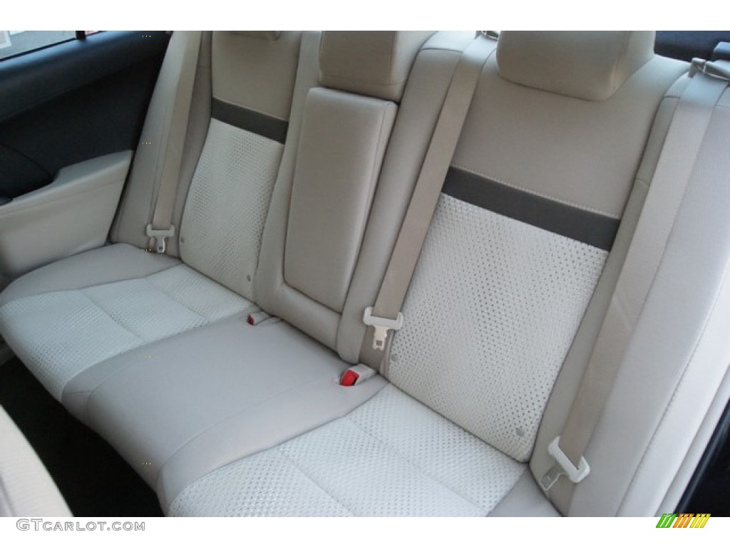 2014 Camry LE - Attitude Black Metallic / Ivory photo #7