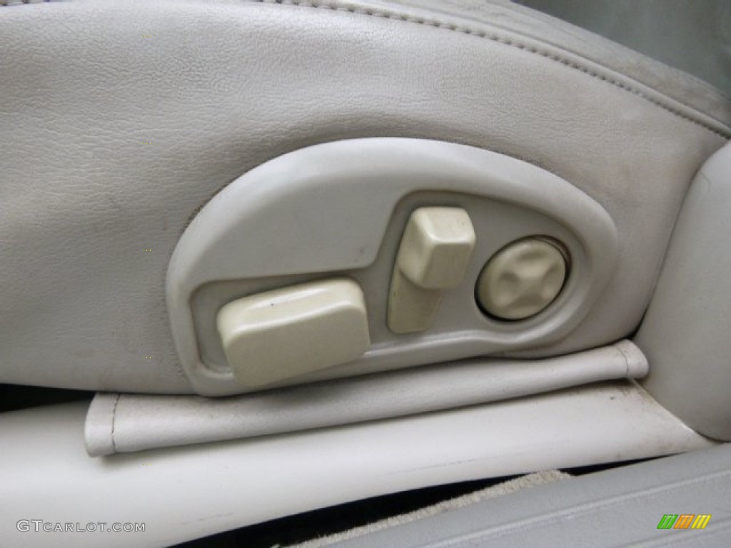 2001 DeVille Sedan - Cashmere / Neutral Shale photo #15