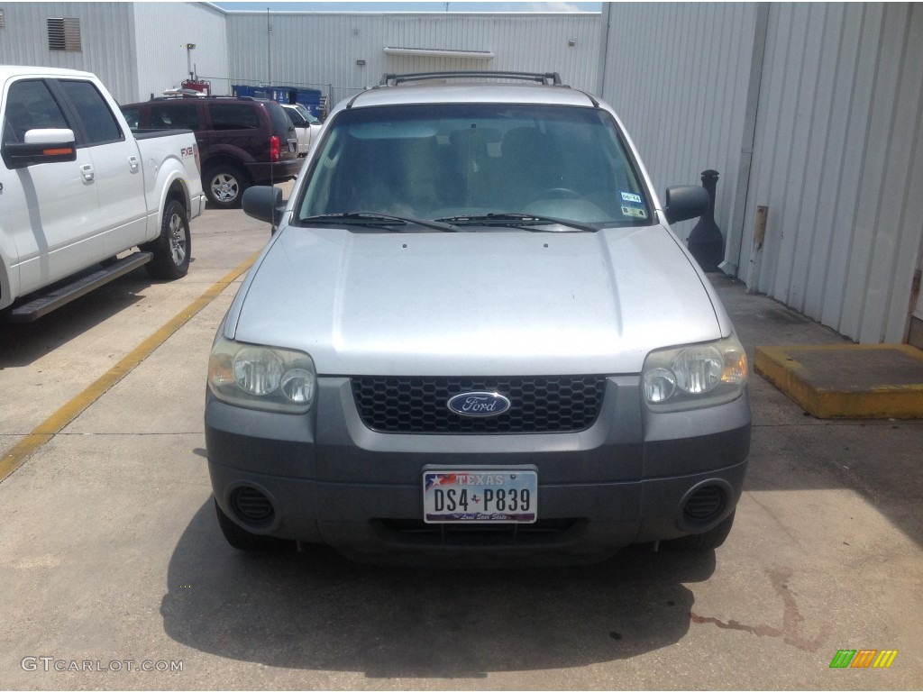 2005 Escape XLS - Silver Metallic / Medium/Dark Flint Grey photo #1