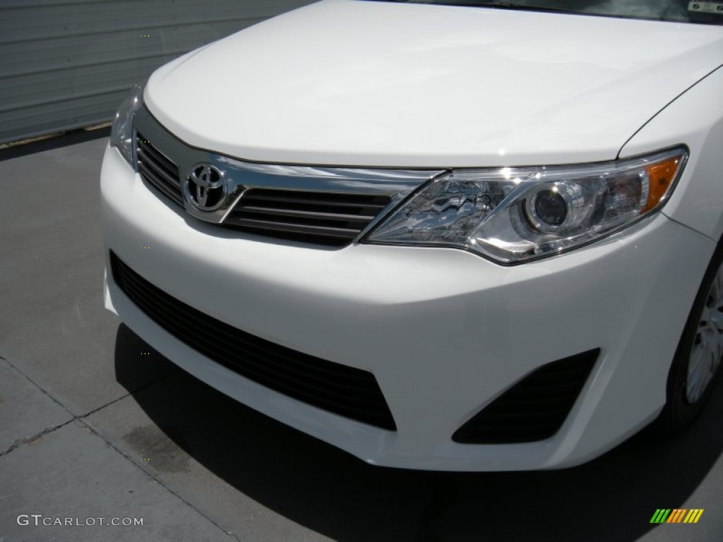 2014 Camry L - Super White / Ash photo #10