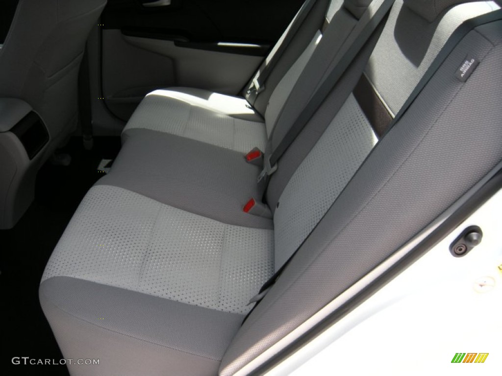 2014 Camry L - Super White / Ash photo #19