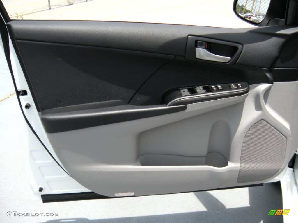 2014 Camry L - Super White / Ash photo #20