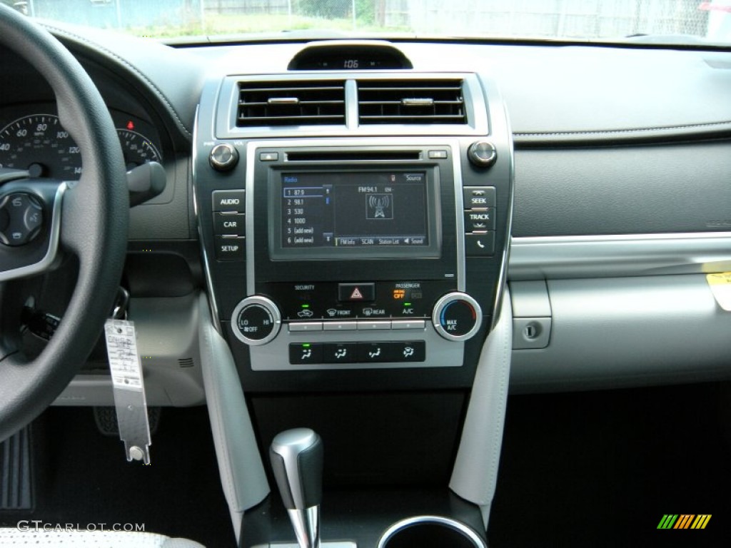 2014 Camry L - Super White / Ash photo #25