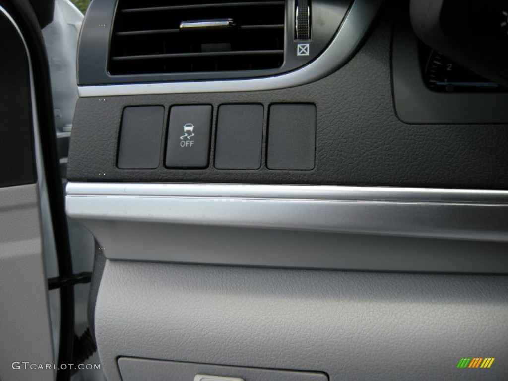 2014 Camry L - Super White / Ash photo #31