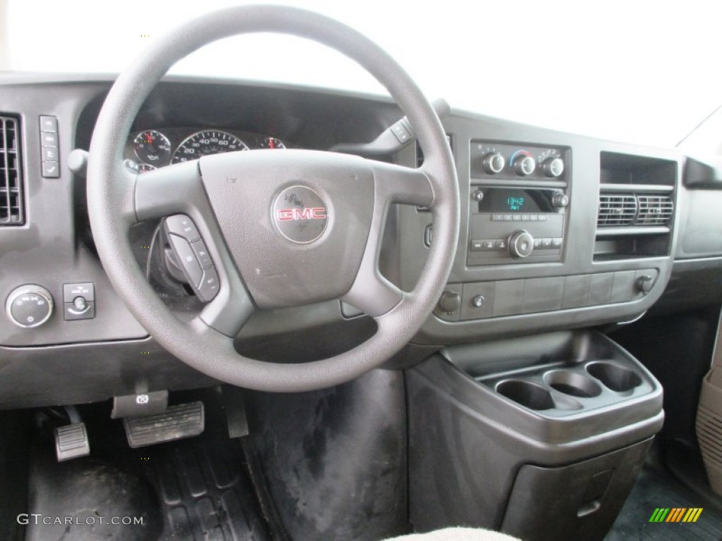 2014 GMC Savana Cutaway 3500 Commercial Moving Truck Neutral Dashboard Photo #94636246