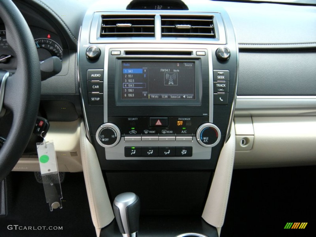 2014 Camry LE - Champagne Mica / Ivory photo #26