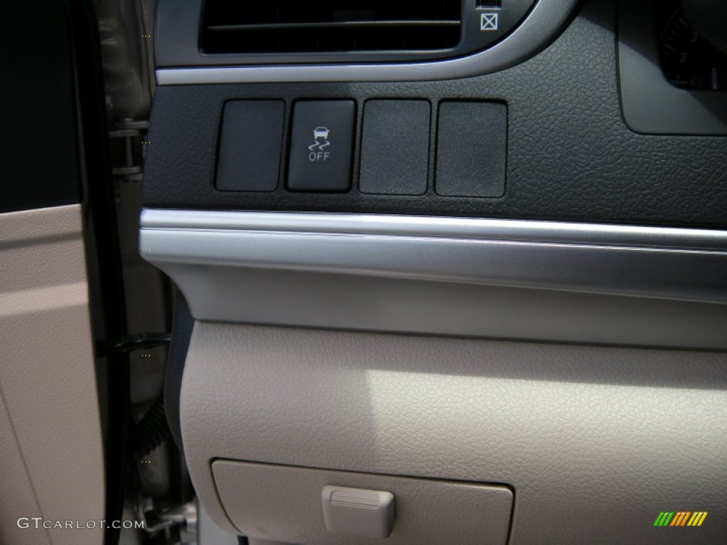 2014 Camry LE - Champagne Mica / Ivory photo #32