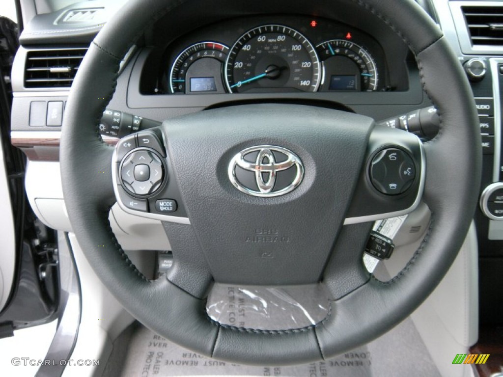 2014 Toyota Camry XLE Ash Steering Wheel Photo #94636717