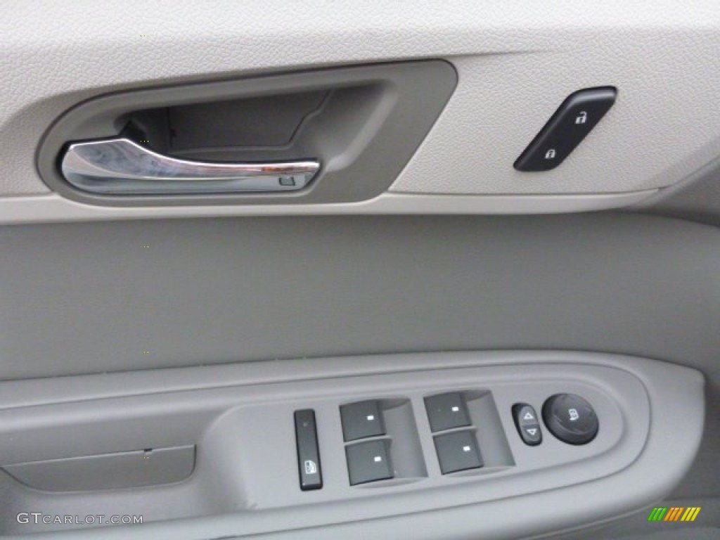 2015 Chevrolet Traverse LS Controls Photo #94641836