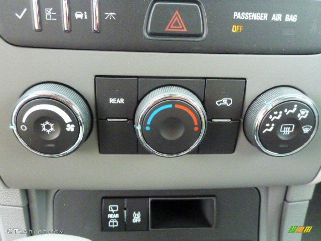2015 Chevrolet Traverse LS Controls Photo #94641953