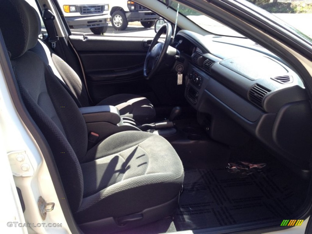 2006 Stratus SXT Sedan - Stone White / Dark Slate Grey photo #11