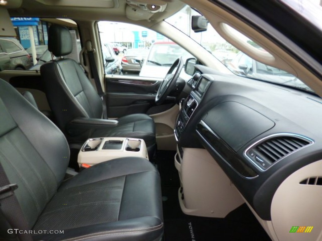 2011 Town & Country Touring - L - Sapphire Crystal Metallic / Black/Light Graystone photo #9