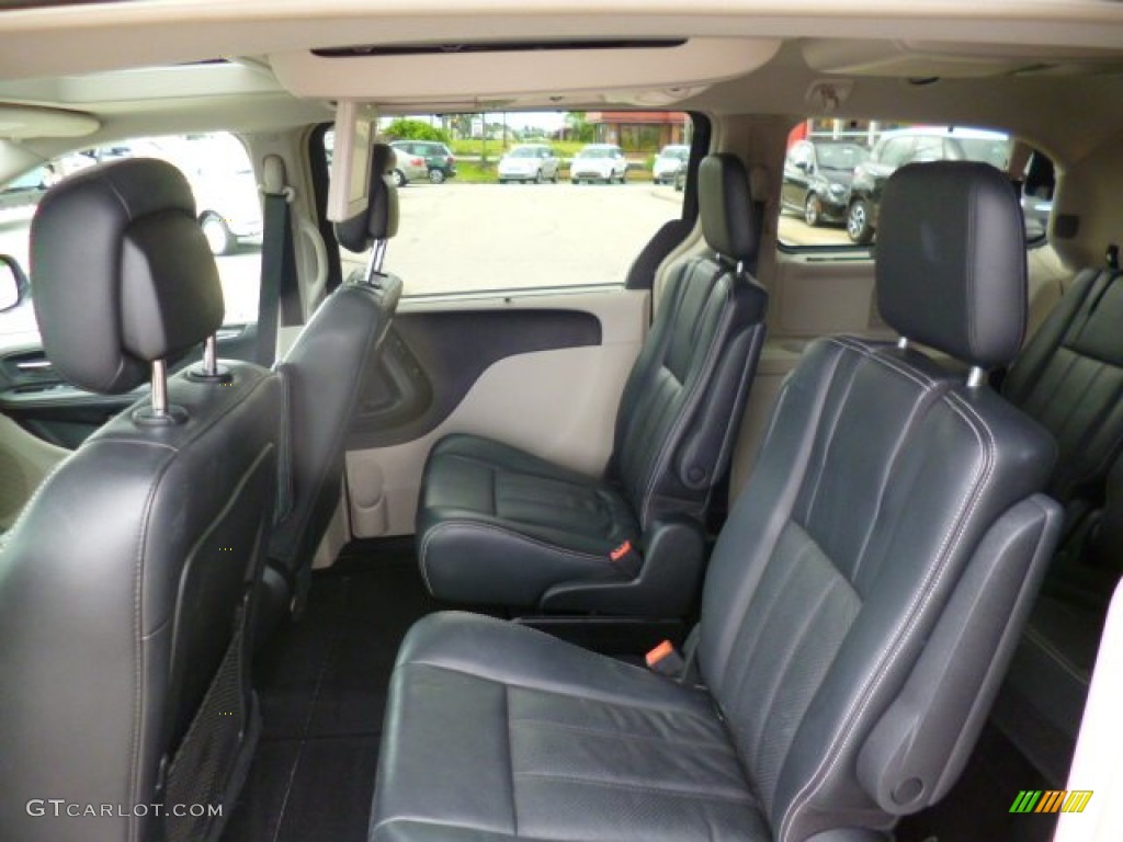 2011 Town & Country Touring - L - Sapphire Crystal Metallic / Black/Light Graystone photo #13