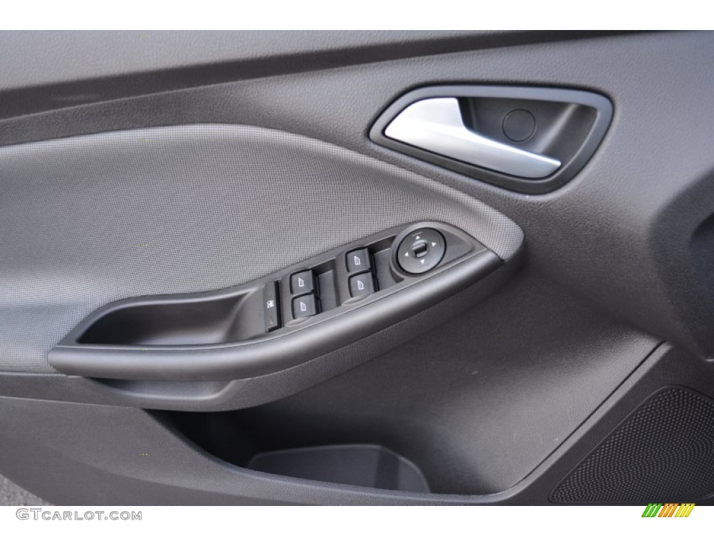 2014 Focus SE Hatchback - Sterling Gray / Charcoal Black photo #5