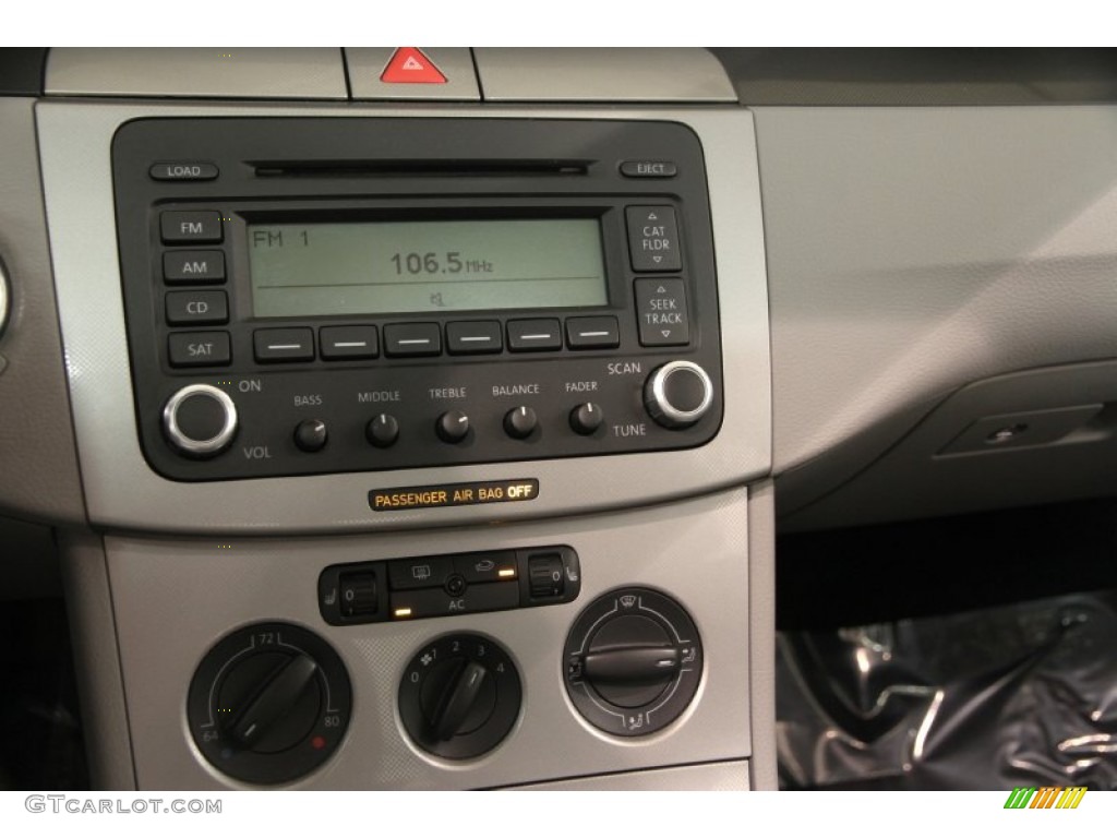 2006 Volkswagen Passat 2.0T Sedan Controls Photos