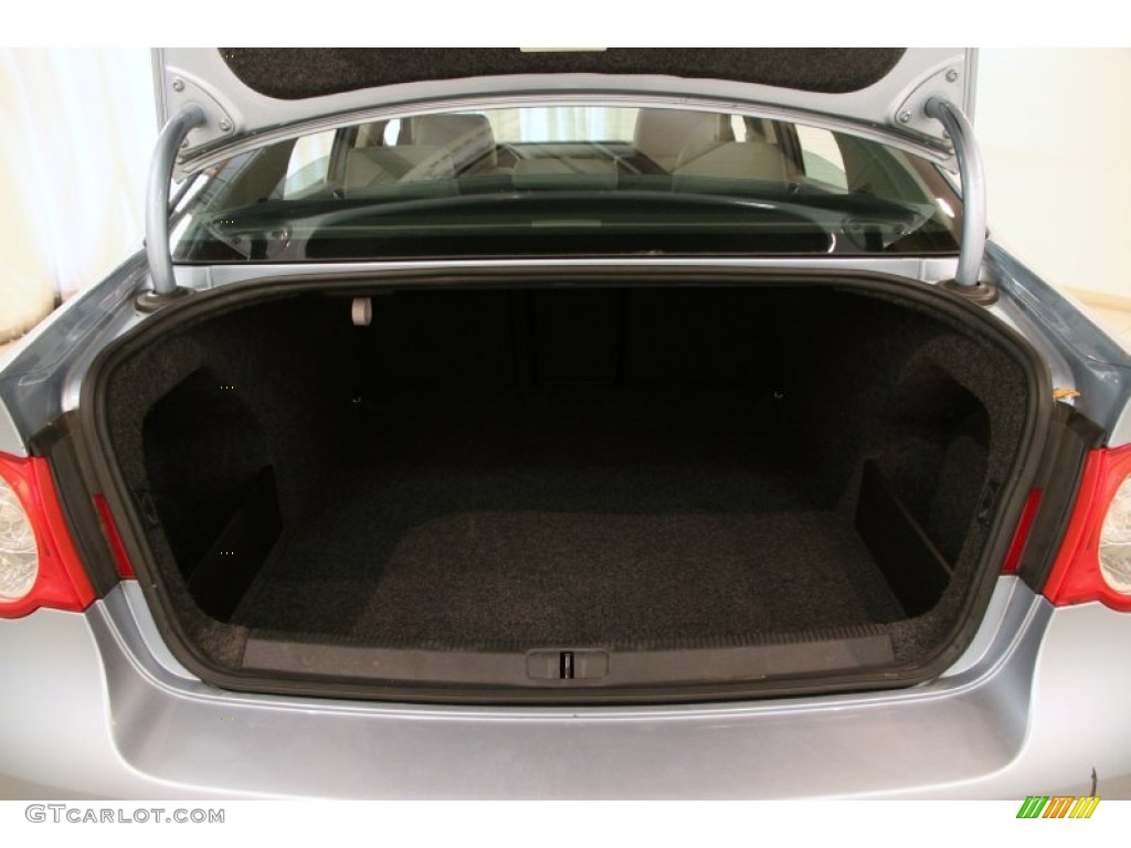 2006 Volkswagen Passat 2.0T Sedan Trunk Photo #94672877