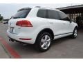 Pure White - Touareg TDI Lux 4Motion Photo No. 2
