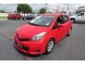Absolutely Red - Yaris LE 5 Door Photo No. 3