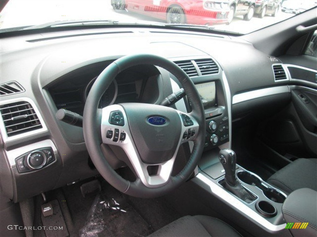 2014 Explorer XLT - Oxford White / Charcoal Black photo #9